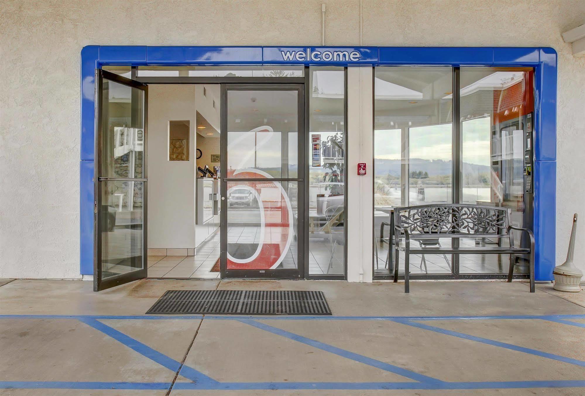 Motel 6-Coos Bay, Or エクステリア 写真